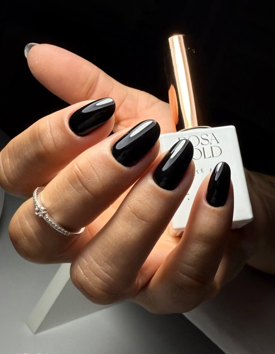 Resultado de unhas em gel com acabamento brilhante